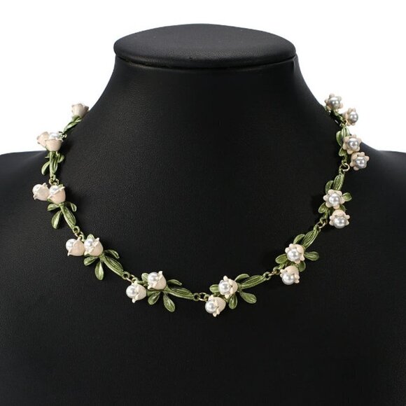 White Floral Leaf Necklace Trendy Alloy Enamel Lily Valley Gold Color Choker NEW - Picture 2 of 5